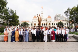 Lãnh đạo TP.HCM dâng hương tưởng nhớ các Anh hùng liệt sĩ