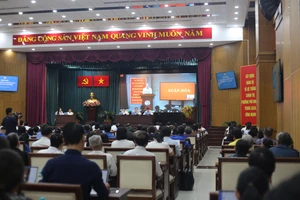 Tiếp xúc với Bí thư Thành ủy, cử tri TP.HCM kiến nghị mạnh tay với thực phẩm bẩn