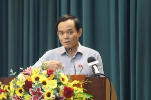 Bí thư TP.HCM Trần Lưu Quang trả lời cử tri về vấn đề giá cả thị trường tăng nhanh hơn so với thu nhập