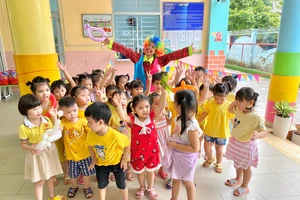 Sau hai năm đại dịch, trẻ mầm non lần đầu được đón Quốc tế Thiếu nhi tại trường 