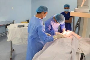 Bệnh viện huyện Bình Chánh, TP.HCM lần đầu thay máy tạo nhịp tim