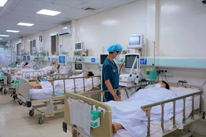 Cách xử trí ngộ độc rượu khi không kịp đến bệnh viện