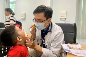 Thời tiết sáng lạnh trưa nóng, làm sao để trẻ không mắc bệnh hô hấp?