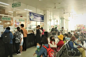 Tăng cường lắp đặt mái che, bổ sung nước uống cho người bệnh mùa nắng nóng