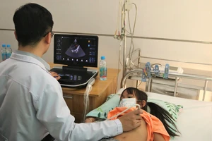 Nhờ khám tầm soát miễn phí phát hiện con 2 tuổi bị tim bẩm sinh