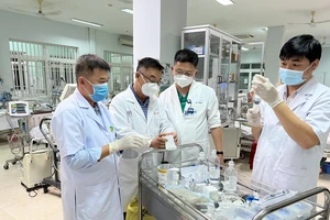 Vụ ngộ độc cá muối ủ chua: Ai sẽ trả tiền các lọ thuốc hiếm 8.000 USD? 