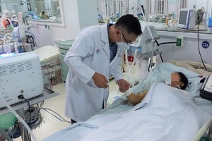 Vụ ngộ độc cá chép ủ chua: Bệnh viện Chợ Rẫy gửi công văn hỏa tốc 