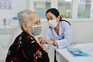 Bệnh viện Thống Nhất thành lập trung tâm tiêm chủng cho người cao tuổi