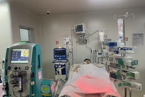 Thanh niên 21 tuổi nguy kịch do sốt xuất huyết nặng