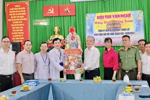 Lãnh đạo TP.HCM thăm, chúc Tết nhiều cá nhân, đơn vị