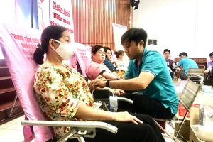 TP.HCM: Tặng bằng khen của Thủ tướng cho 21 người hiến máu trên 70 lần