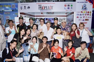 Hội Báo toàn quốc 2024: Nghệ sĩ Việt Anh, Ngọc Tưởng khuấy động gian trưng bày báo Pháp Luật TP.HCM