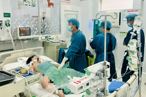  2 trẻ phải thở máy, lọc máu do ngộ độc sau ăn bánh mì ở Đồng Nai