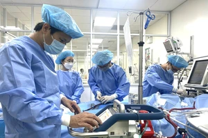 Tai biến thẩm mỹ: Chỉ cần mặc áo blouse là thành... bác sĩ phẫu thuật