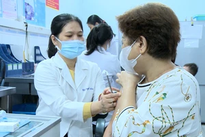 Người dân đổ xô tiêm vaccine ngừa bệnh bạch hầu, chuyên gia khuyên gì? 