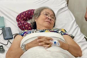 Nạn nhân kể lại giây phút kinh hoàng vụ gãy nhánh cây ở Công viên Tao Đàn