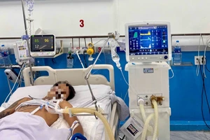 TP.HCM: Cấp cứu 5 người nghi ngộ độc hóa chất xử lý nước