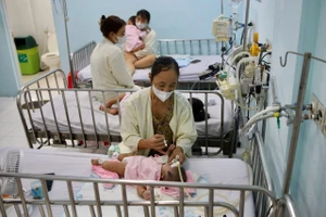 Dịch sởi bùng phát, TP.HCM dồn lực tiêm vaccine sởi