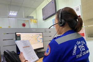 Bị kẹt trong nhà vệ sinh, nữ du khách nước ngoài gọi 115 nhờ giải cứu