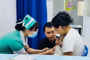 TP.HCM: Người dân đi tiêm vaccine ngừa bệnh cúm mùa tăng cao