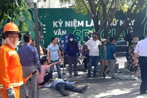 Bảo vệ bị đánh ở phố đi bộ Nguyễn Huệ phải khâu vết thương đầu và tay