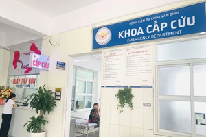 Tạm ứng viện phí cấp cứu: Đau đầu khi vừa cứu người vừa thu tiền, nhắc nợ