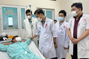 Tưởng bụng to do uống bia, không ngờ có bướu mỡ khổng lồ 8 kg hiếm gặp