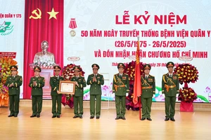 Bệnh viện Quân y 175 đón nhận Huân chương Hồ Chí Minh