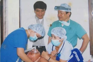 Tưởng nhớ bác sĩ Trần Thành Trai, người mổ tách cặp song sinh Việt - Đức...