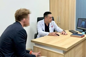 Bệnh viện Bình Dân phẫu thuật thành công cho doanh nhân Mỹ bị hẹp niệu đạo