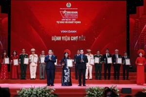 Bệnh viện Chợ Rẫy được vinh danh tại 'Vinh quang Việt Nam' năm 2025