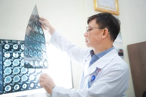 Kỳ tích: Bé trai 10 tuổi bị nhánh cây rơi trúng đầu hồi phục ngoạn mục