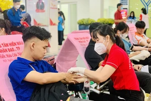 Cảnh báo thủ đoạn giả mạo cán bộ y tế để lừa đảo người hiến máu tình nguyện