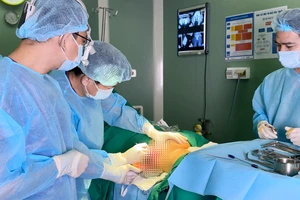 Tiêm filler nâng cấp 'vòng 3', hai phụ nữ bị biến chứng nghiêm trọng