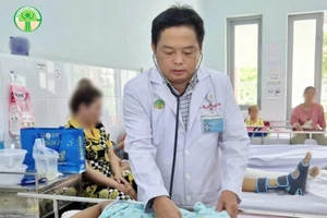 Bé gái trượt patin bị té, 2 năm sau mới phát hiện bị gãy trật đốt sống cổ 