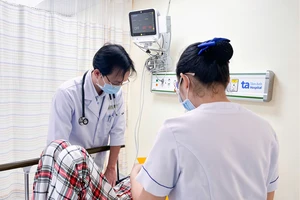 Thêm 11 người nhập viện nghi ngộ độc sau khi ăn bánh mì ở TP.HCM