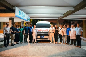 Bác sĩ ở TP.HCM lên đường hỗ trợ y tế cho người dân vùng lũ lụt miền Trung