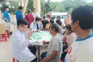 Gần 100 y, bác sĩ TP.HCM chi viện y tế cho tỉnh Đắk Lắk