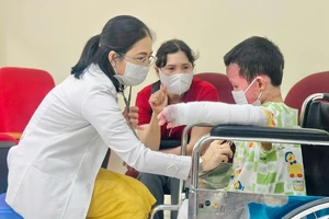 Sức khỏe bé trai trong vụ phóng hỏa đốt nhà ở Gia Lai