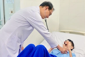 Cô gái 19 tuổi mắc bệnh hiếm gặp, chỉ 0,3% dân số thế giới mắc phải