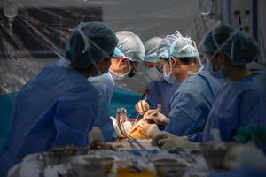 Sinh viên hiến một phần gan cho thầy giáo bị suy gan cấp nguy kịch