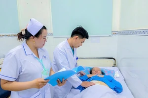 Đau bụng dữ dội, đi khám phát hiện mắc 'sỏi chồng sỏi' nguy hiểm