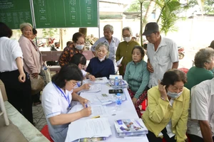 Hơn 1.000 người cao tuổi được tiêm vaccine cúm miễn phí