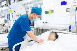 Bệnh nhi nguy kịch vì sốt xuất huyết biến chứng tan huyết cấp hiếm gặp