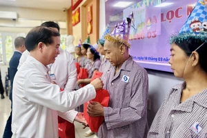 Sinh nhật đặc biệt trong bệnh viện của những bệnh nhân chạy thận