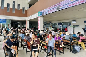 Bệnh viện Ung bướu TP.HCM tiêm vaccine, tầm soát ung thư miễn phí cho người dân