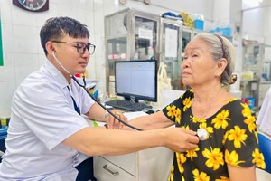 Người dân TP.HCM được khám bệnh miễn phí nhân ngày Sức khỏe toàn dân