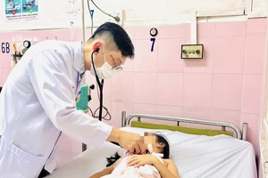 Số ca nghi ngộ độc thực phẩm tại trường tiểu học Bình Quới Tây tăng lên 148