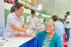 Người dân TP.HCM vui mừng vì được khám sức khỏe miễn phí tận nhà