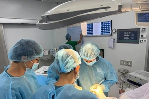 Sỏi thận lớn nhưng chưa gây đau, có cần phẫu thuật?